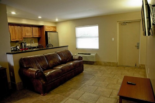 Lake Grassy Inn & Suites - image 14