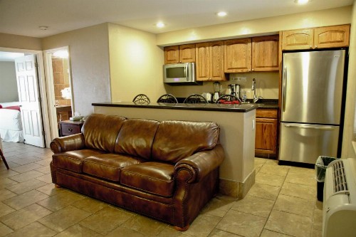 Lake Grassy Inn & Suites - image 15