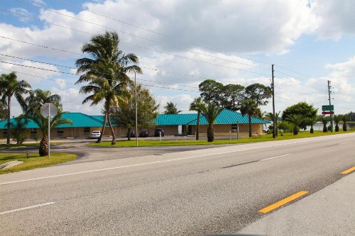 Lake Grassy Inn & Suites - image 19