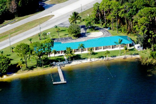 Lake Grassy Inn & Suites - image 2