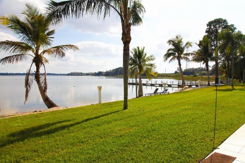 Lake Grassy Inn & Suites - image 3