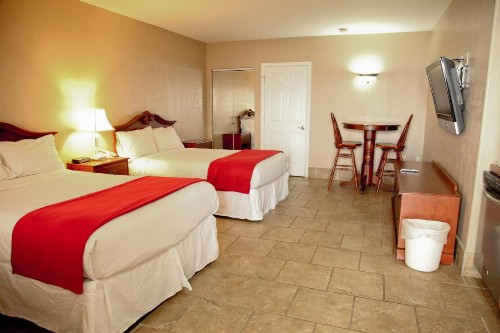 Lake Grassy Inn & Suites - image 6