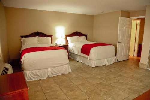 Lake Grassy Inn & Suites - image 7