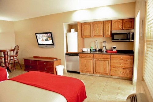 Lake Grassy Inn & Suites - image 9