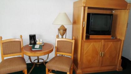 Super 8 by Wyndham South Lake Tahoe - image 11