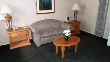 Super 8 by Wyndham South Lake Tahoe - image 6