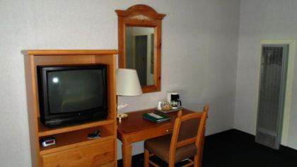 Super 8 by Wyndham South Lake Tahoe - image 7