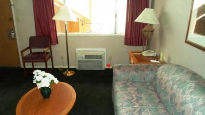 Super 8 by Wyndham South Lake Tahoe - image 8