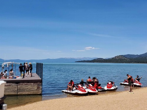 Bluebird Day Inn & Suites - image 15