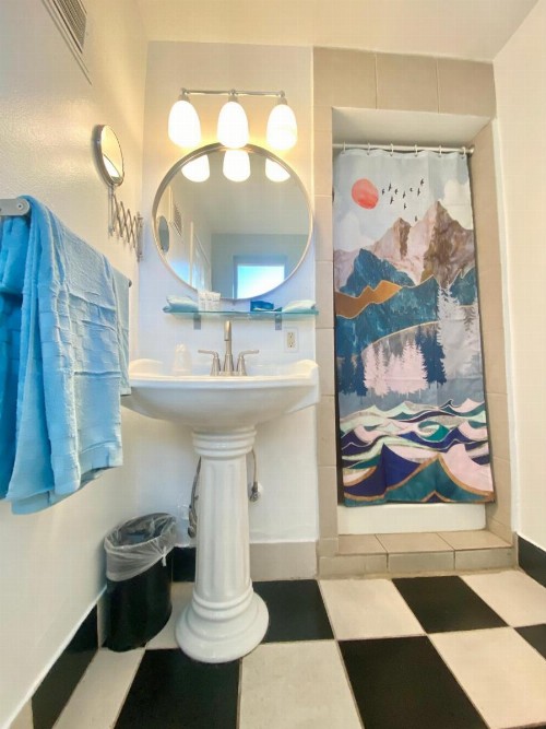 Bluebird Day Inn & Suites - image 17