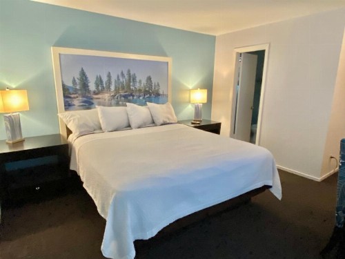 Bluebird Day Inn & Suites - image 20