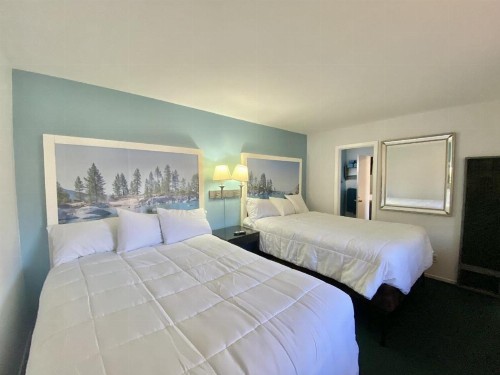 Bluebird Day Inn & Suites - image 32
