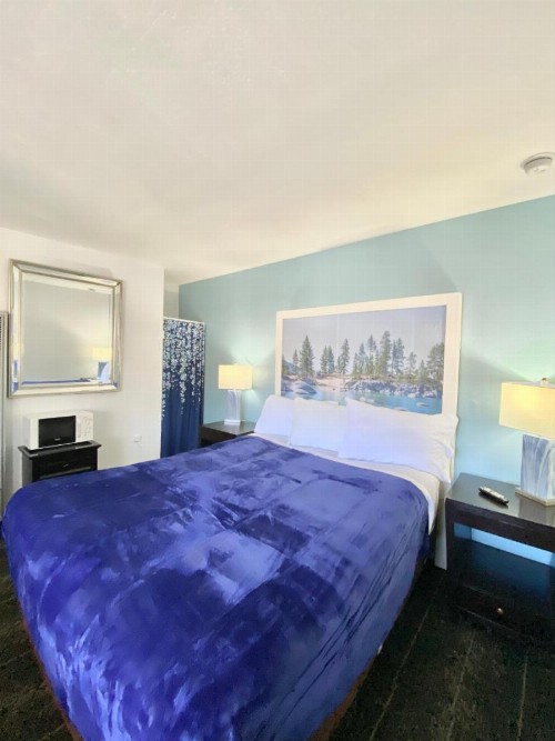Bluebird Day Inn & Suites - image 33