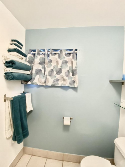 Bluebird Day Inn & Suites - image 6