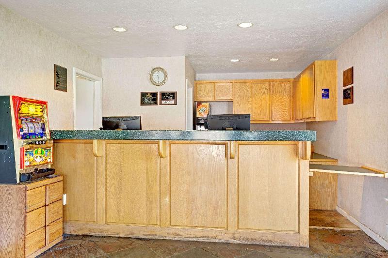 Howard Johnson by Wyndham South Lake Tahoe - image 3