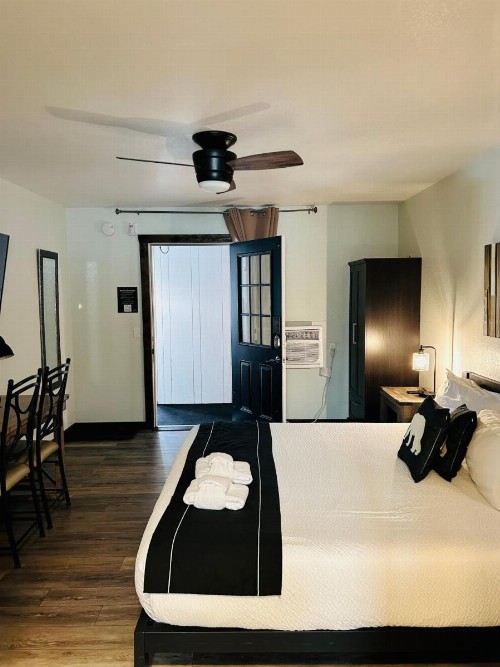 Alpenrose Inn - image 11