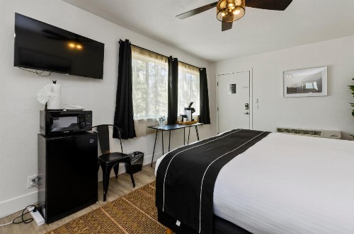 Alpenrose Inn - image 2