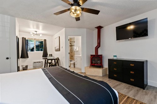 Alpenrose Inn - image 43