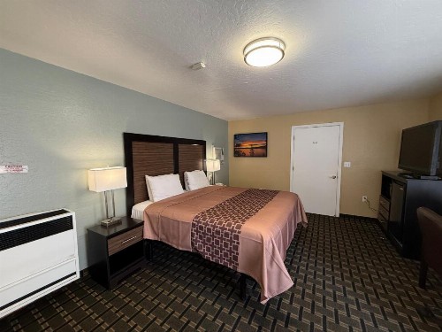 Pinewood Inn - image 13