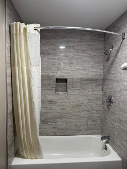 Pinewood Inn - image 20