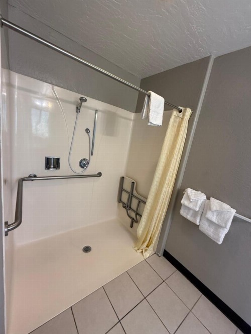 Pinewood Inn - image 21