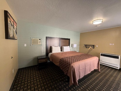 Pinewood Inn - image 22