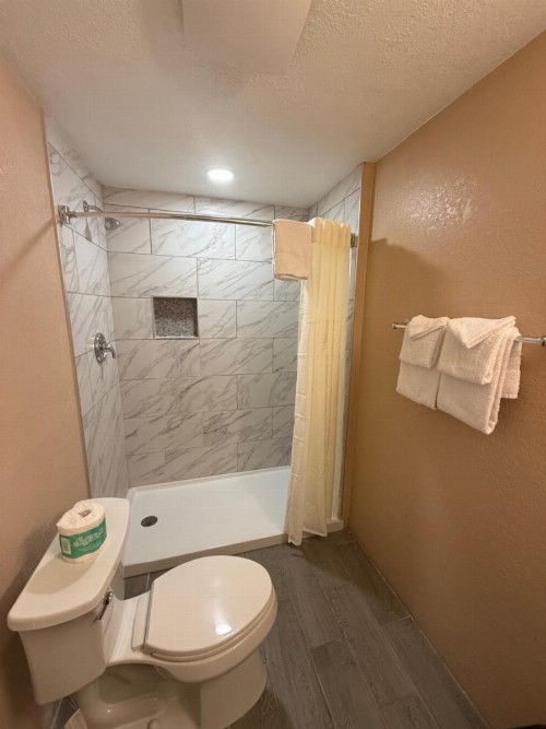 Pinewood Inn - image 28