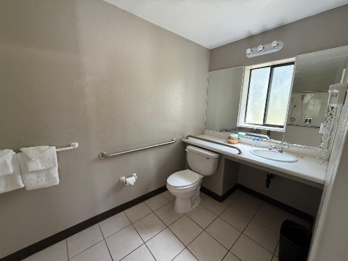 Pinewood Inn - image 29