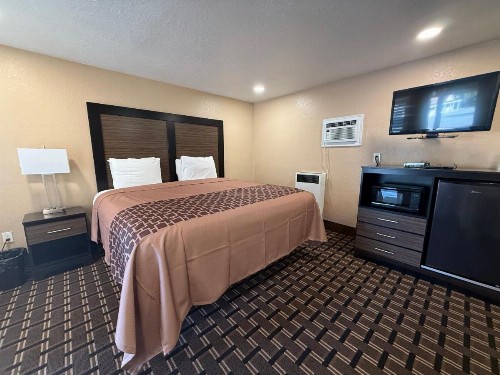 Pinewood Inn - image 31