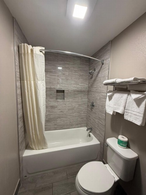 Pinewood Inn - image 34