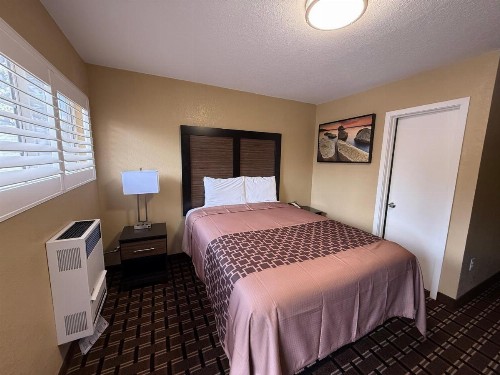 Pinewood Inn - image 36