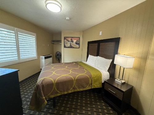 Pinewood Inn - image 37