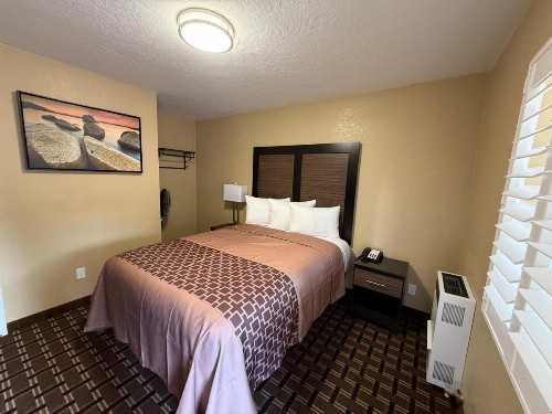 Pinewood Inn - image 43