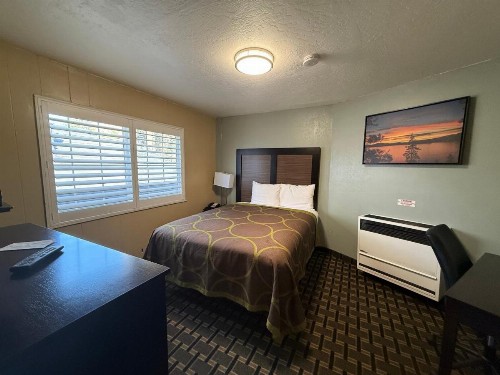 Pinewood Inn - image 45