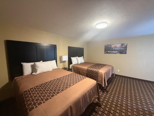Pinewood Inn - image 6