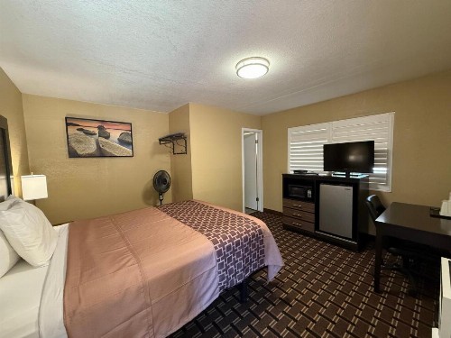 Pinewood Inn - image 7
