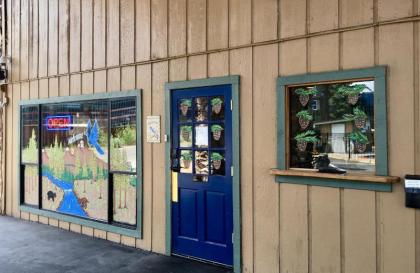 Blue Jay Lodge - image 4
