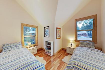 Custom Lake Tahoe Cottage House - image 8
