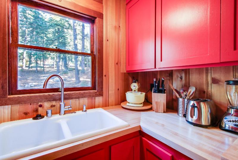 The Cherry Leaf Lodge & Retreat on Fallen Leaf Lake - image 3
