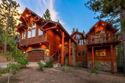 Big Bear Lodge W/ Sauna Hot Tub Decks & 4 Fireplaces Home California