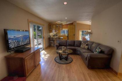 Lupine Lodge by Lake Tahoe Accommodations - image 10