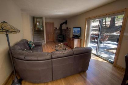 Lupine Lodge by Lake Tahoe Accommodations - image 11
