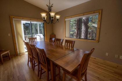 Lupine Lodge by Lake Tahoe Accommodations - image 2