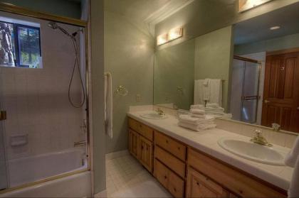 Lupine Lodge by Lake Tahoe Accommodations - image 7