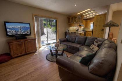 Lupine Lodge by Lake Tahoe Accommodations - image 9