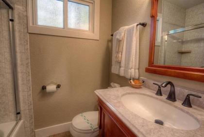 Fernandez Hideaway by Lake Tahoe Accommodations - image 11