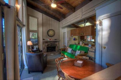 Gunbarrel Getaway by Lake Tahoe Accommodations - image 10