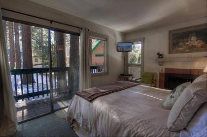 Gunbarrel Getaway by Lake Tahoe Accommodations - image 3