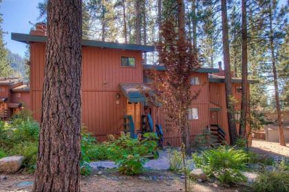 Gunbarrel Getaway by Lake Tahoe Accommodations - image 4