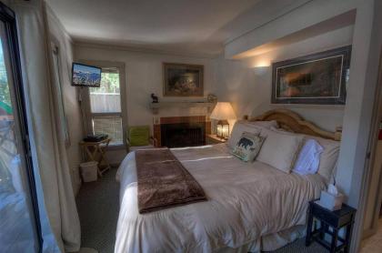Gunbarrel Getaway by Lake Tahoe Accommodations - image 5